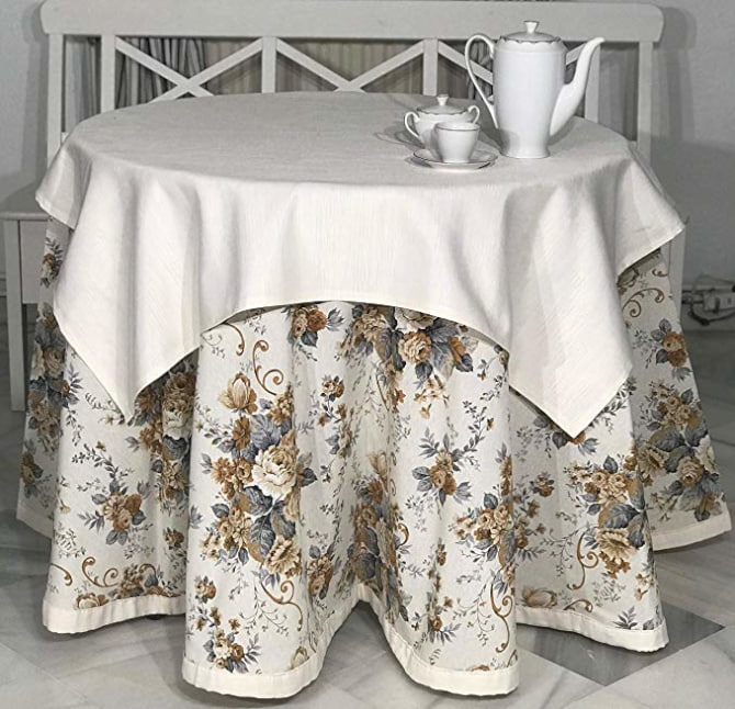 Bonita mesa camilla especial decoración antigua tradicional